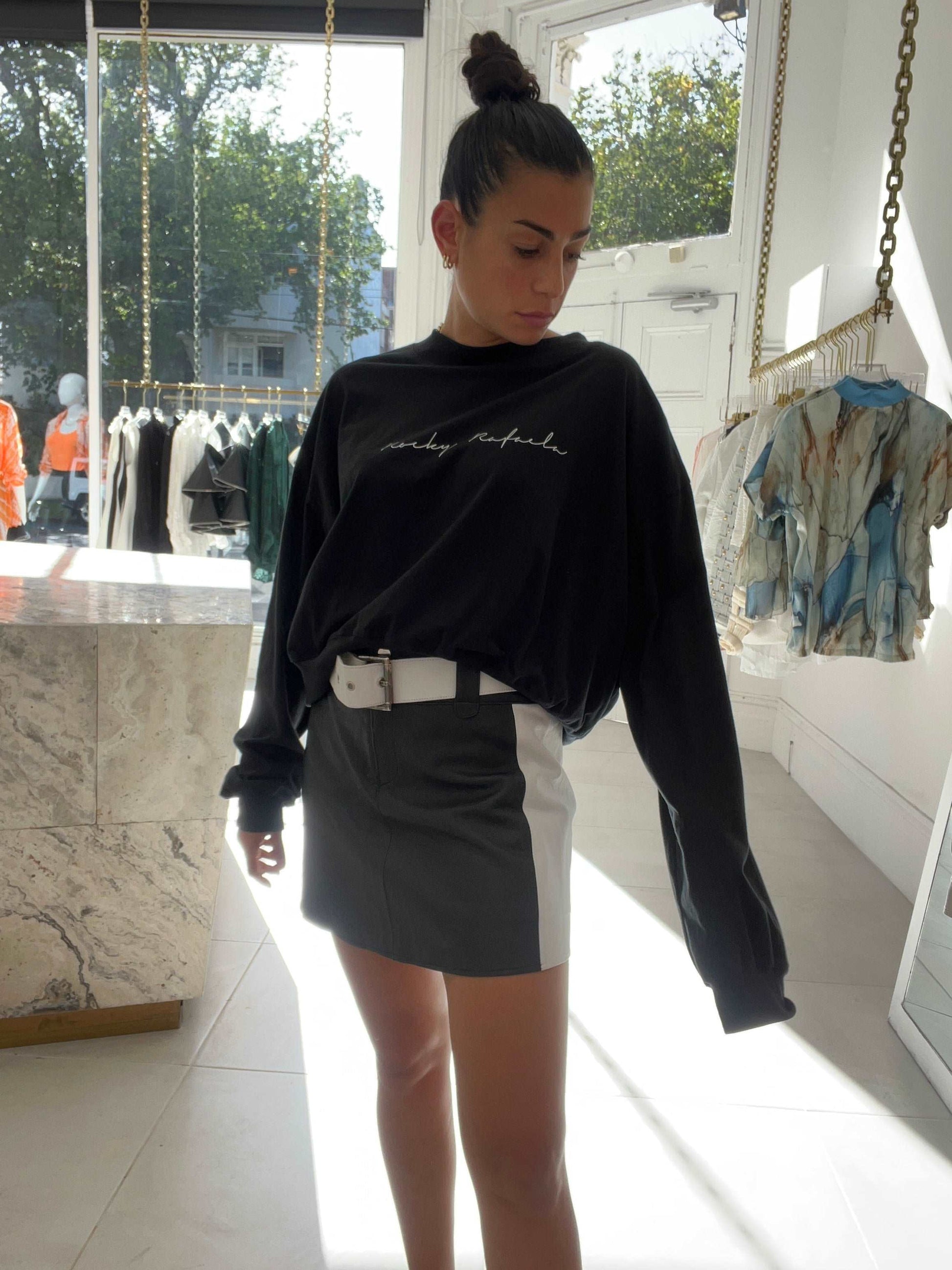 Script Crop Black