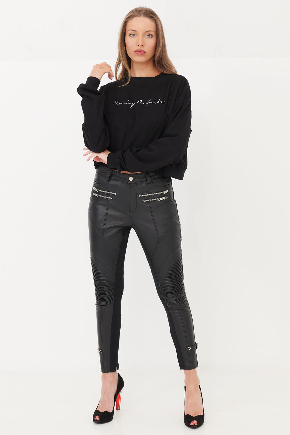 Script Crop Black