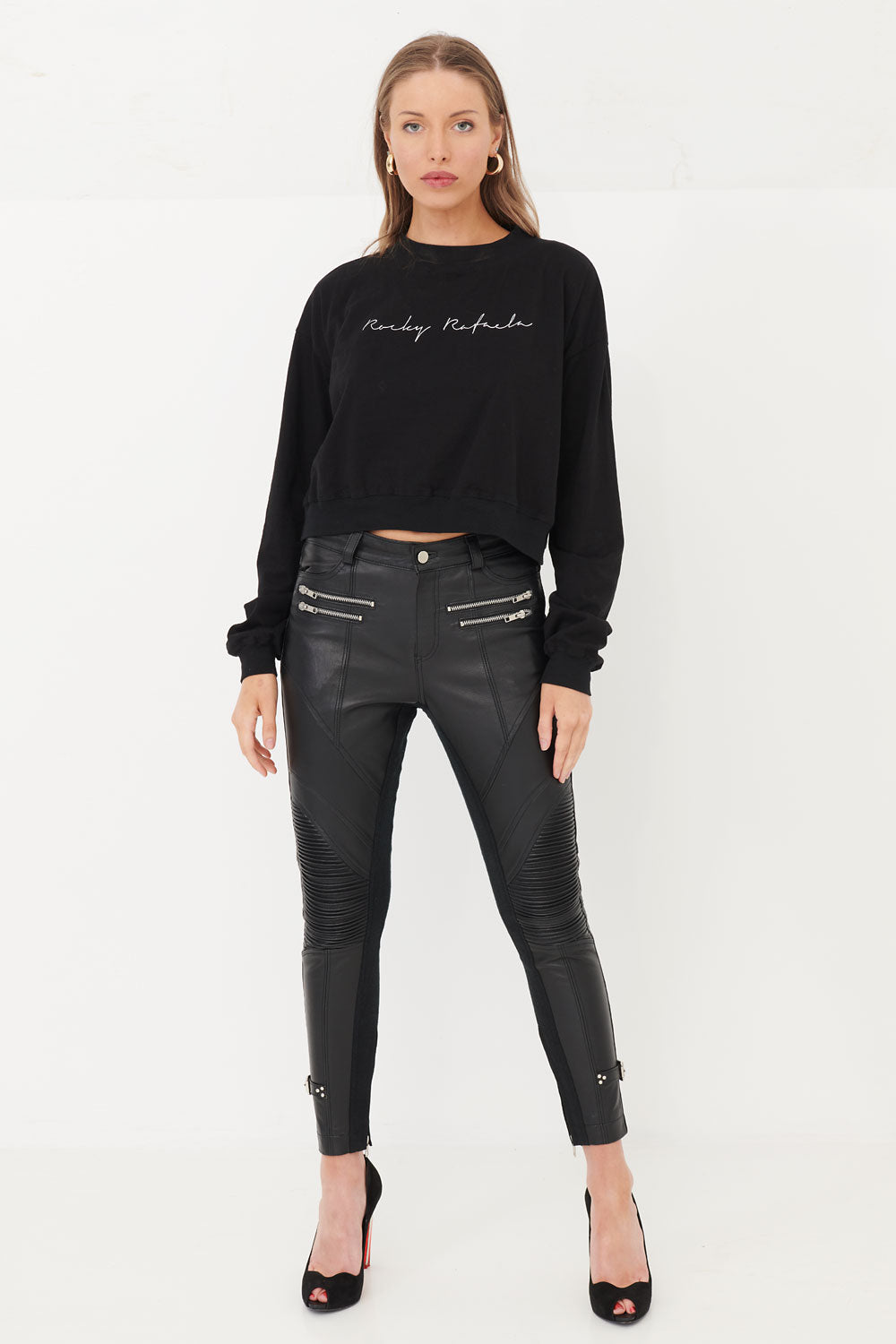 Script Crop Black
