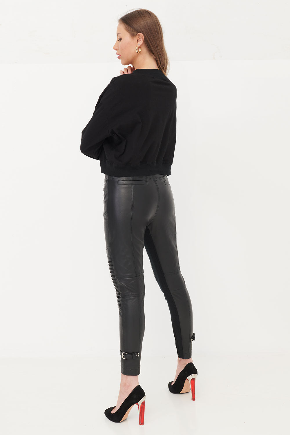 Script Crop Black