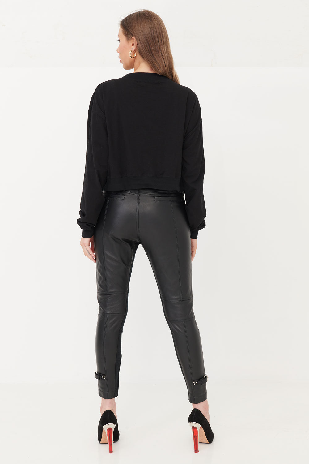Script Crop Black