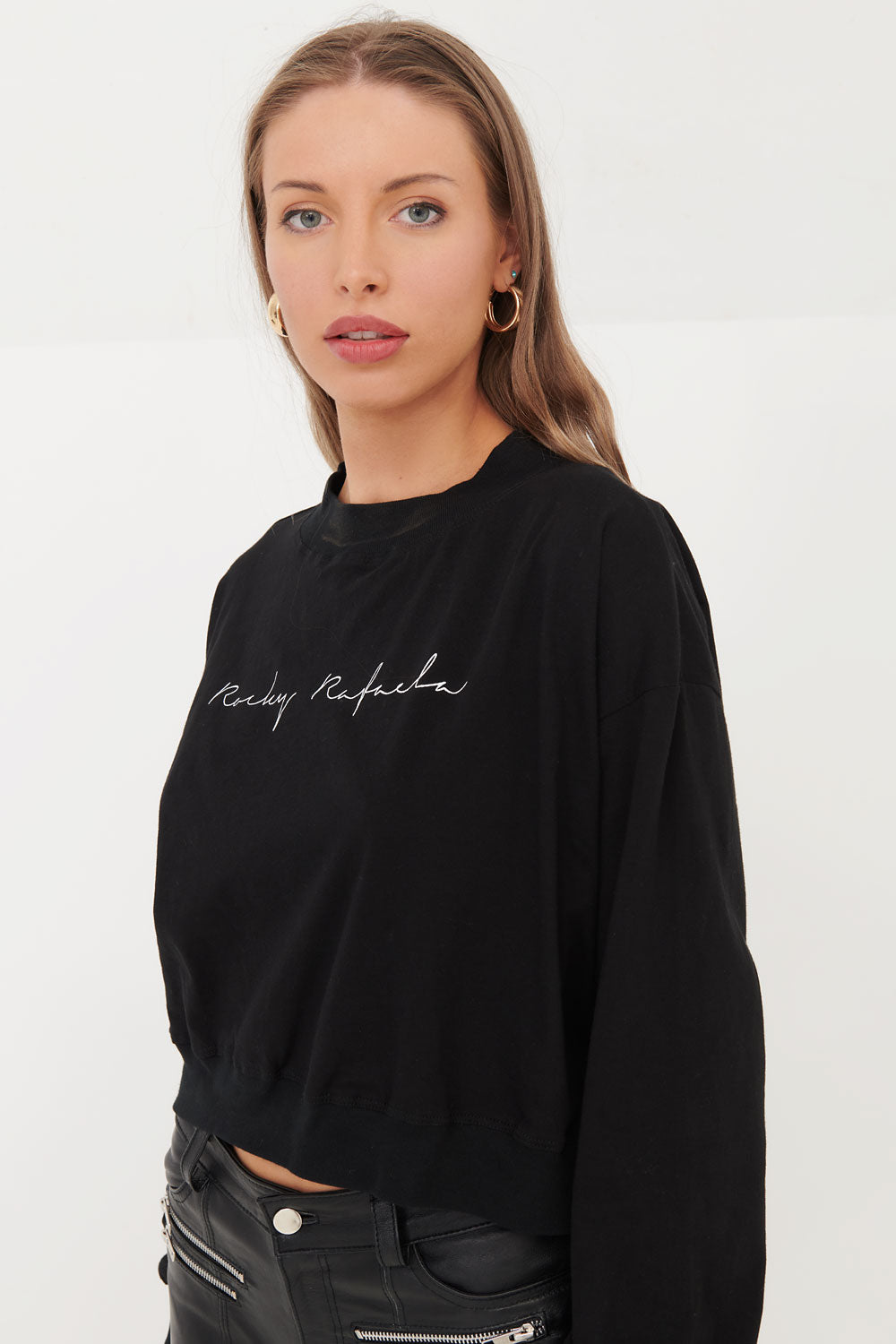 Script Crop Black